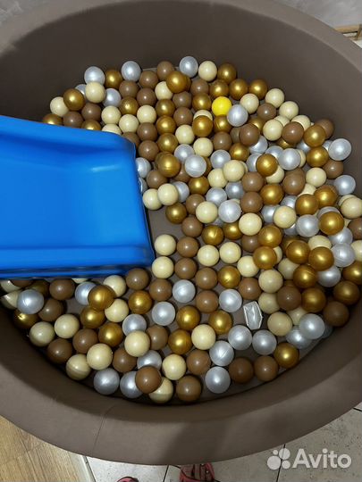 Сухой бассейн с шариками