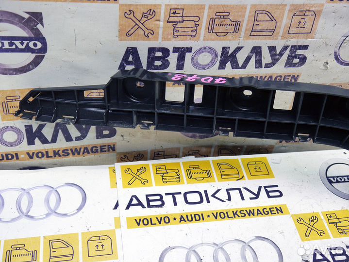 Кронштейн заднего бампера правый WV Пассат Б7 B7