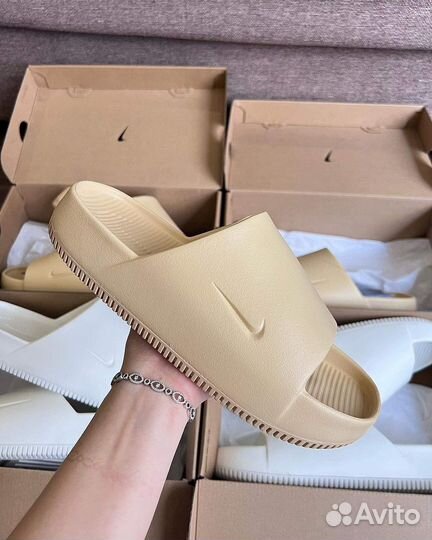 Nike Calm slide