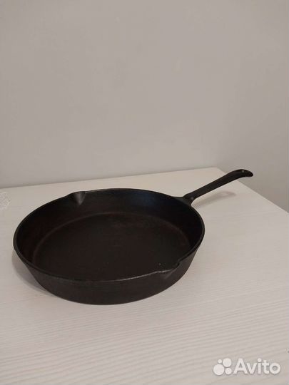 Новая чугунная сковорода, 25см
