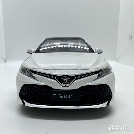 Toyota Camry 70 дилерская модель 1:18