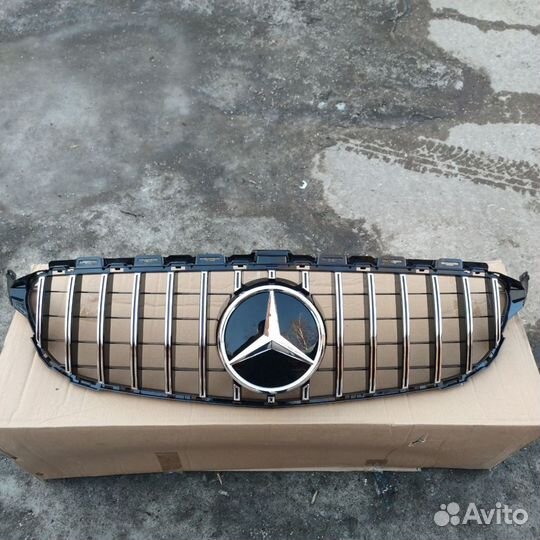 Решетка радиатора Mercedes W205 AMG 205