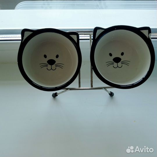 Две миски и подставка для мисок