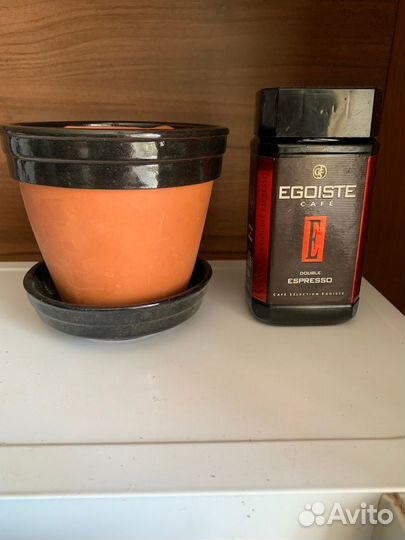 Глиняный цветочный горшок с поддоном