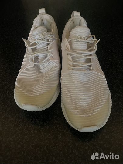 Кроссовки женские