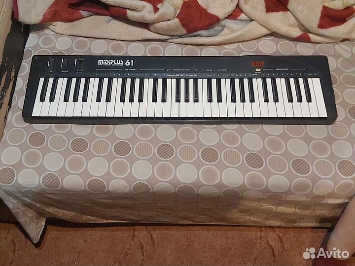 Миди клавиатура Midiplus 61