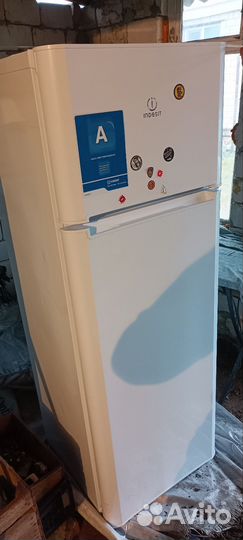 Холодильник бу indesit