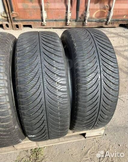 Goodyear Vector 4Seasons Gen-2 235/55 R17