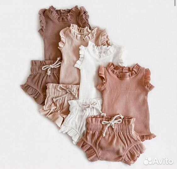 Боди для девочки с шортами
