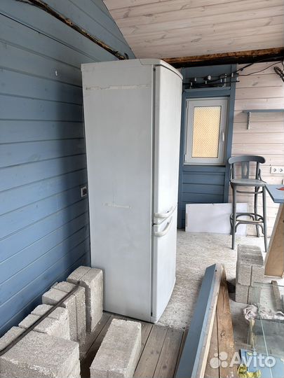 Холодильник бу Атлант