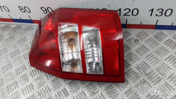 Фонарь задний правый Chrysler 300C 2008