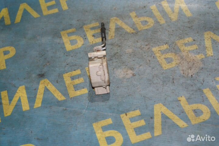 Активатор замка крышки бензобака Volkswagen Golf 4