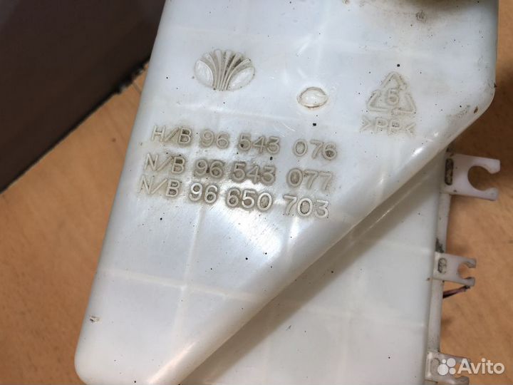 Бачок омывателя стекла Chevrolet Aveo T250