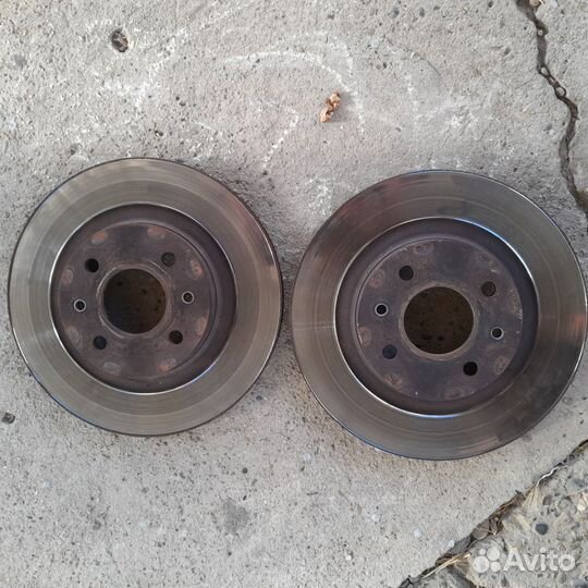 Тормозные диски и колодки от приоры на 14 диск хо