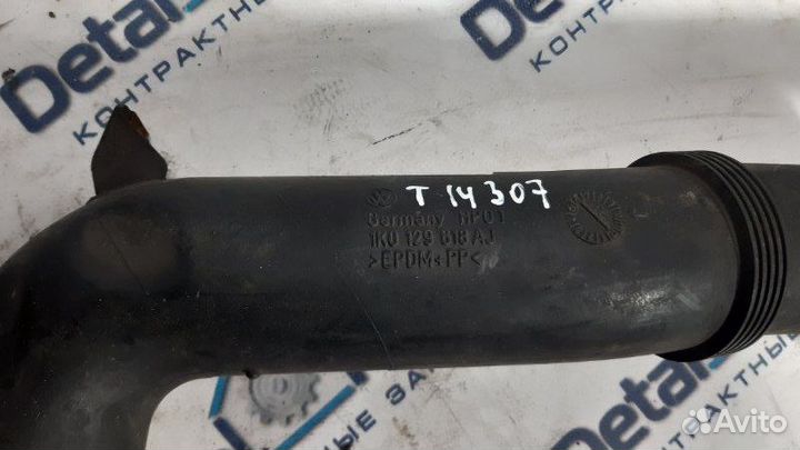 Патрубок воздушного фильтра Volkswagen Jetta 5 2.0