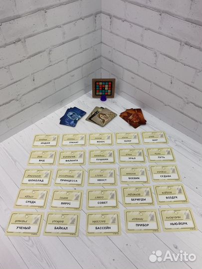 Настольная игра codenames (кодовые имена) оптом