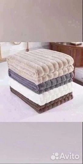 Пледы и покрывало