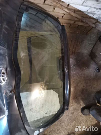 Стекло задней двери