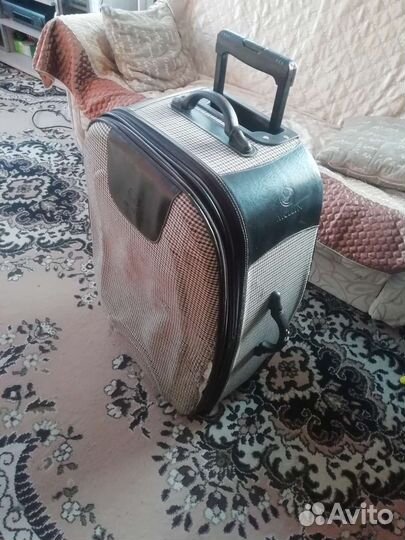 Чемодан на колесах