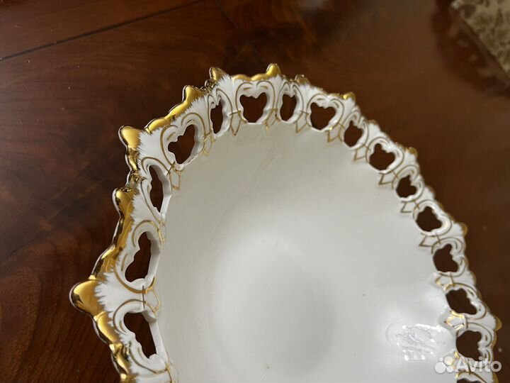 Ваза для фруктов на ножке