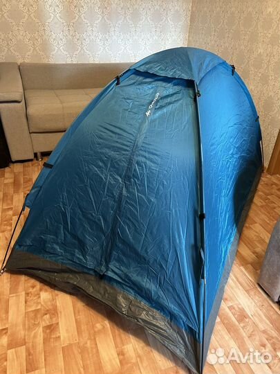 Палатка quechua 2-х местная с надувным матрасом