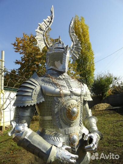 Скульптура из металла Рыцарь в доспехе