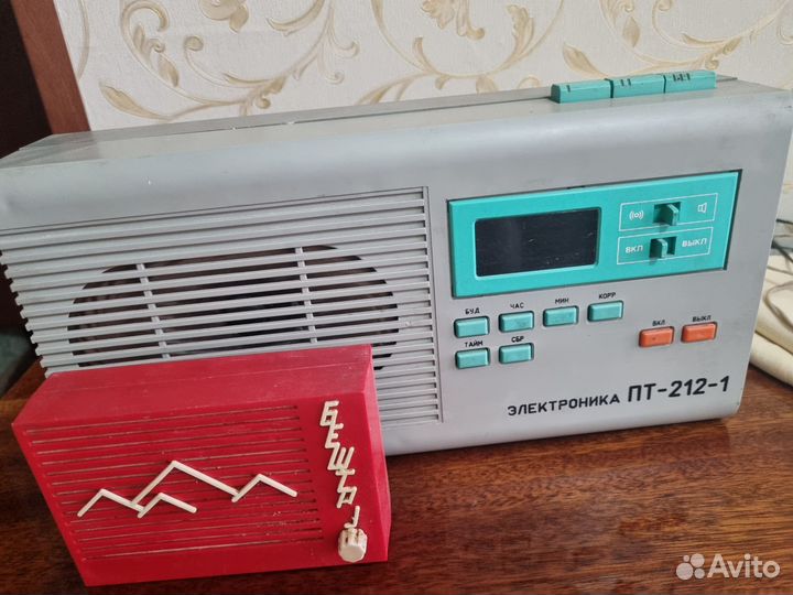 Радиоприёмник и громкоговоритель времён СССР