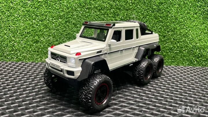 Модель автомобиля Мерседес Гелентваген 6*6 AMG G63