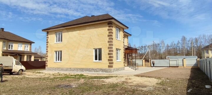 Коттедж 247 м² на участке 12 сот.