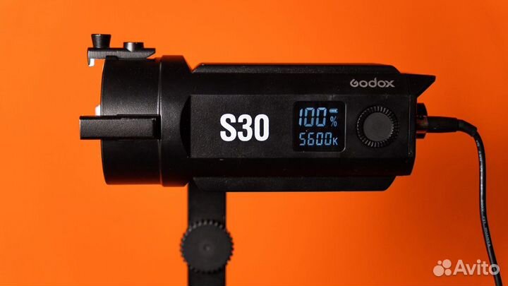 Осветитель светодиодный Godox S30 фокусируемый