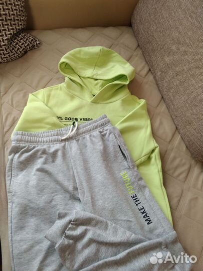 Спортивный костюм на мальчика на 9-10 лет