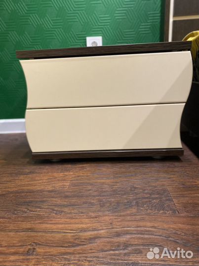 Кровать с 2 тумбочками