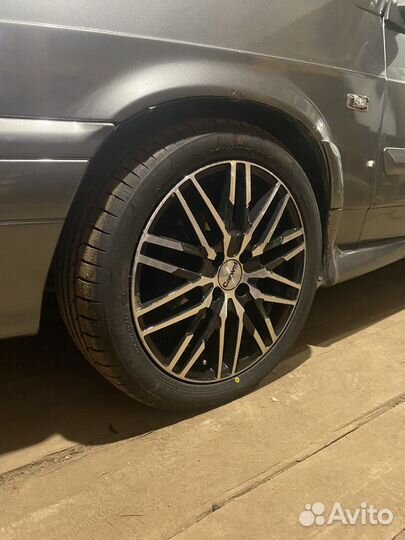 Продают литые диски r16