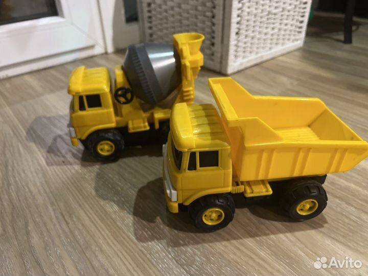 Набор машинок. Крепкий пластик