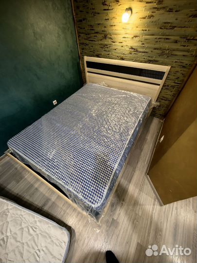 Кровать двухспальная с матрасом бу 140 200