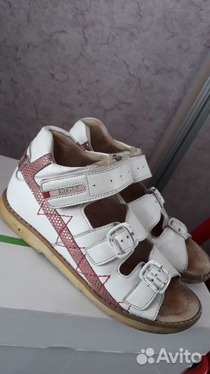 Продам Ортопедические босоножки для девочки размер