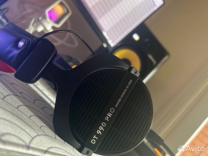 Beyerdynamic DT 990 PRO Limited Edition