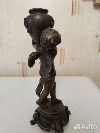 Бронзовая скульптура Ангелочек с кувшином