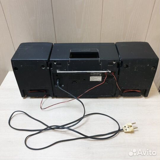 Кассетный магнитофон 