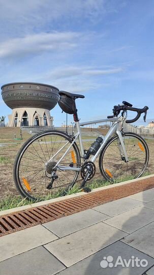 Шоссейный велосипед cannondale