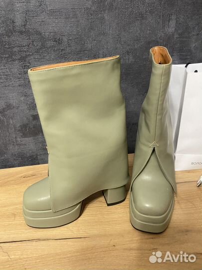 Сапоги трубы на каблуке