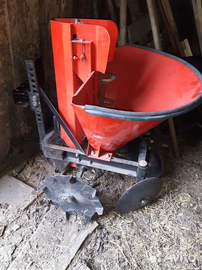 Картофелесажалка для мотоблока