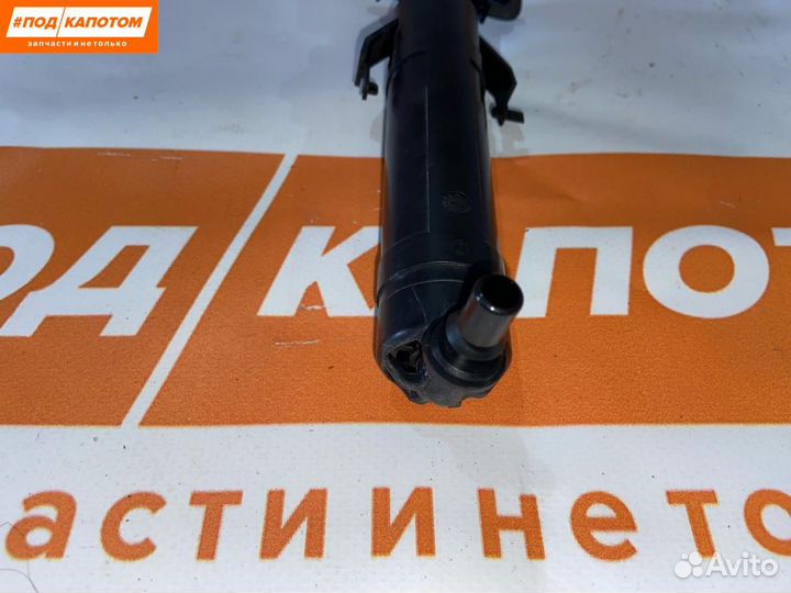 Форсунка омывателя фары левой Volkswagen Passat B7