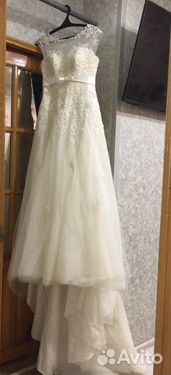 Свадебное платье со шлейфом