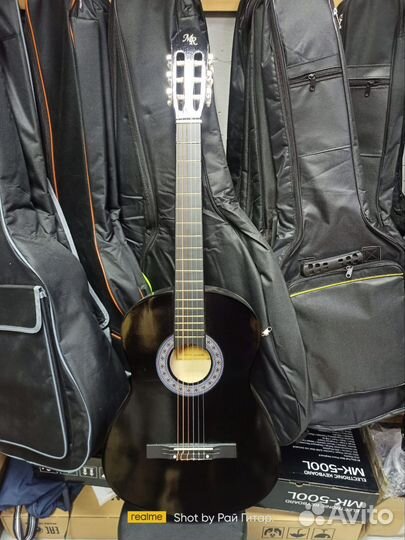 Гитара с чехлом