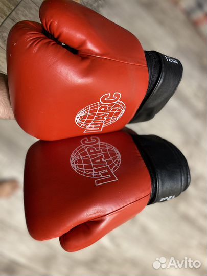 Боксерские перчатки