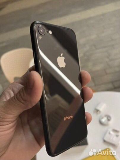 Телефон iPhone 8