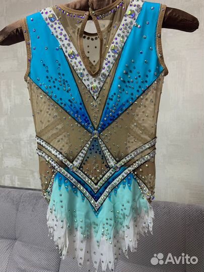 Купальник для художественной гимнастики и мяч