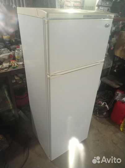 Холодильник двухкамерный