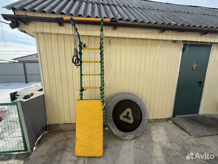 Продам турник с батутом